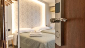 A hotel room with a modern bed, a bedside table, and a wall-mounted control panel. - Villa Rocla Guest House Pompei (Pompei)
