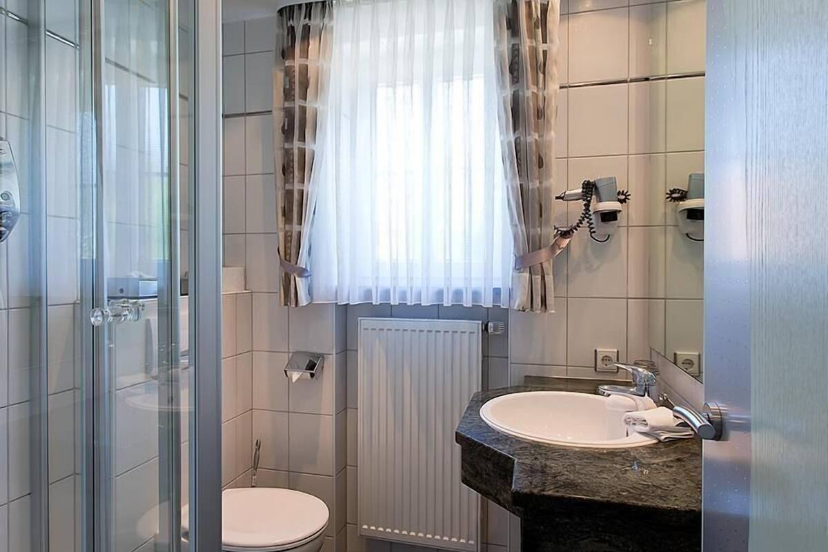 comfort double room, private bathroom | bathroom | shower, hair dryer, towels