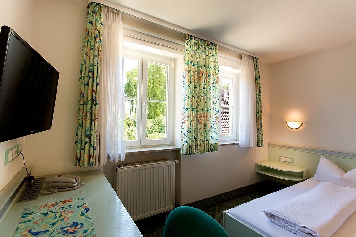 comfort double room, annex building | premium bedding, down duvets, pillow-top beds, minibar