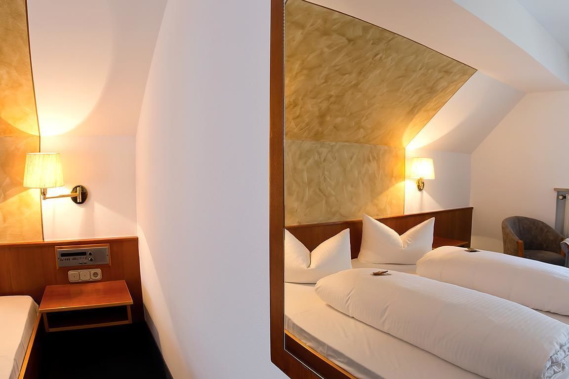 standard triple room, private bathroom | premium bedding, down duvets, pillow-top beds, minibar