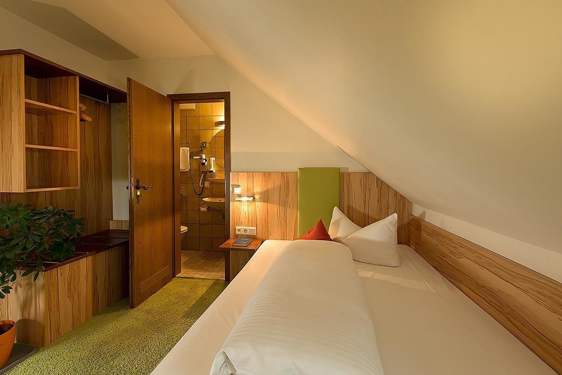 standard double room single use, private bathroom | premium bedding, down duvets, pillow-top beds, minibar
