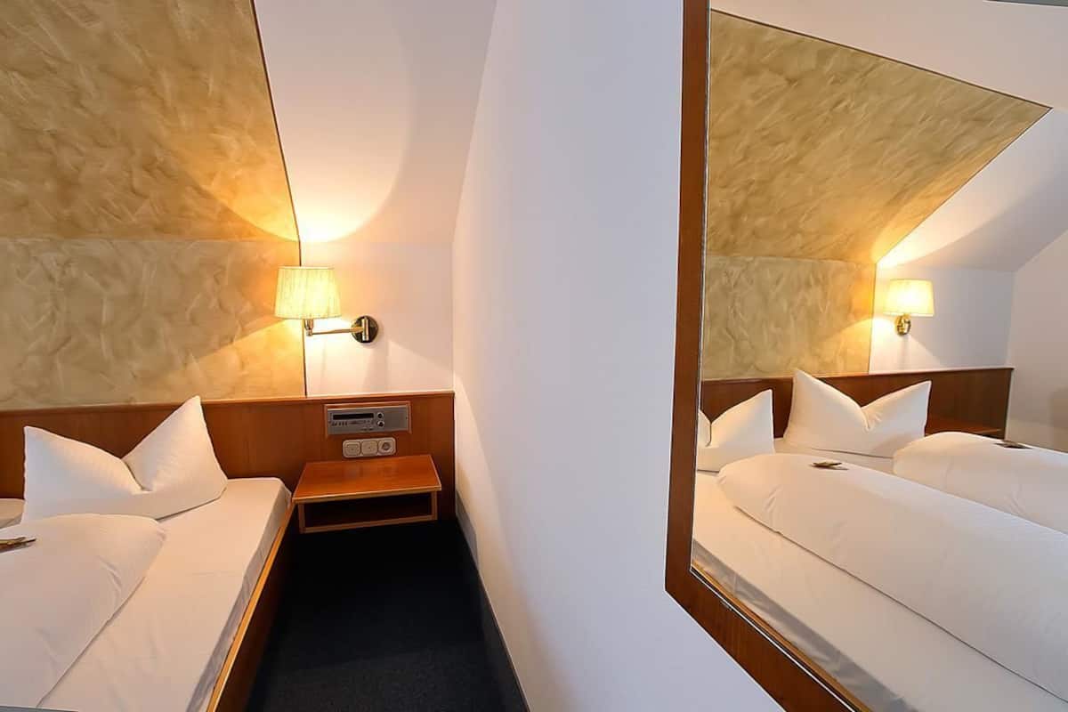 standard double room single use, private bathroom | premium bedding, down duvets, pillow-top beds, minibar