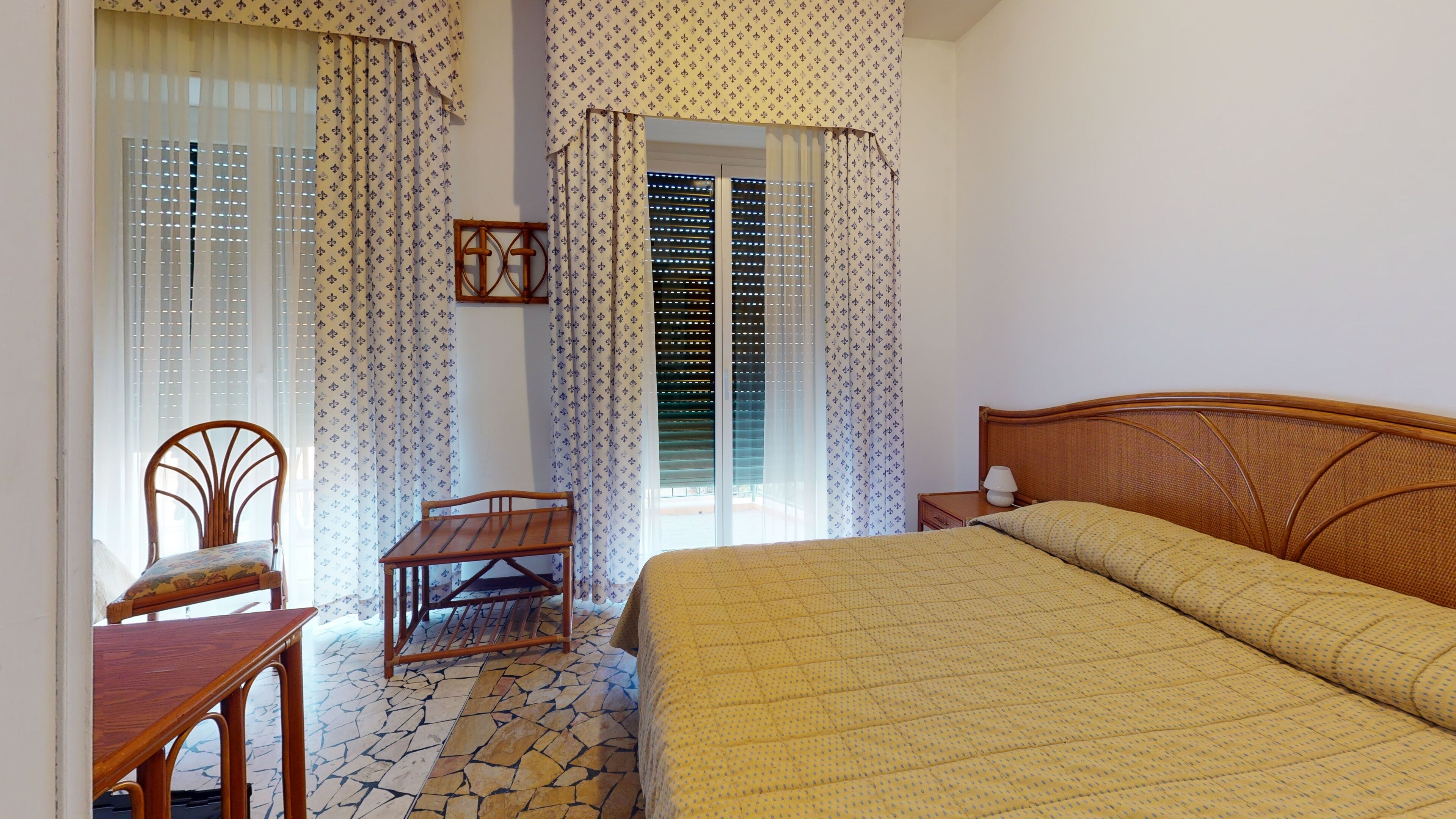 minibar, in-room safe, desk, rollaway beds