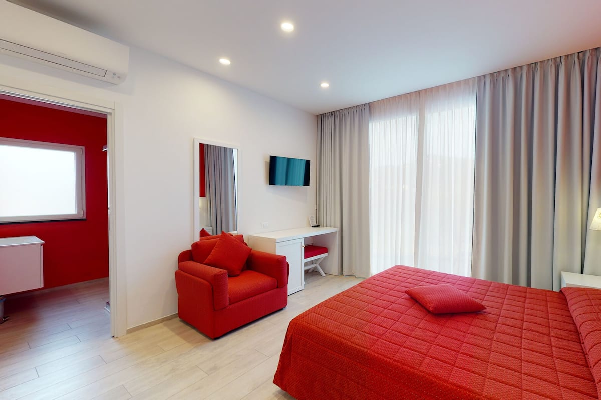 Double or Twin Room | Minibar, in-room safe, desk, rollaway beds