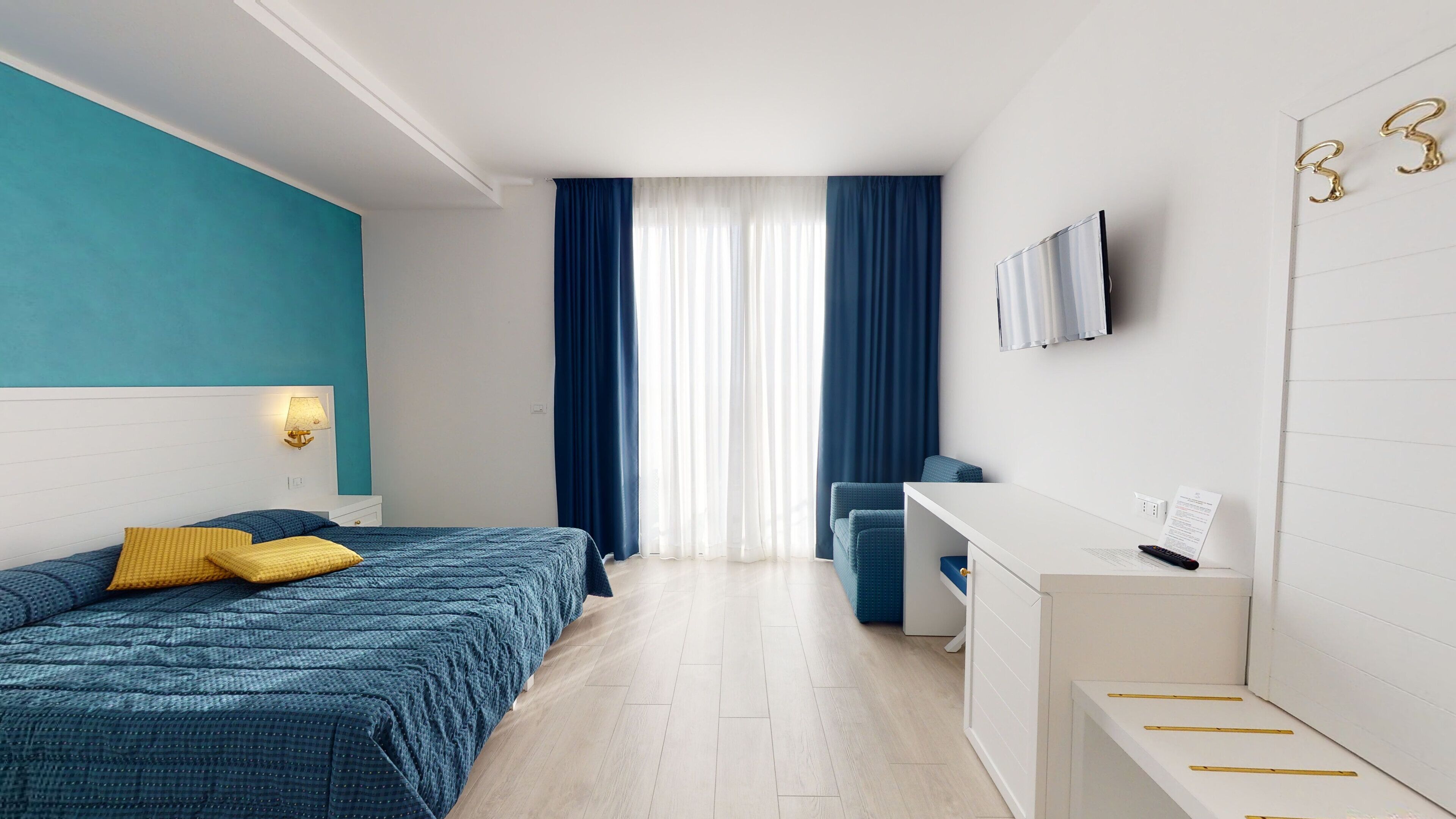 minibar, in-room safe, desk, rollaway beds