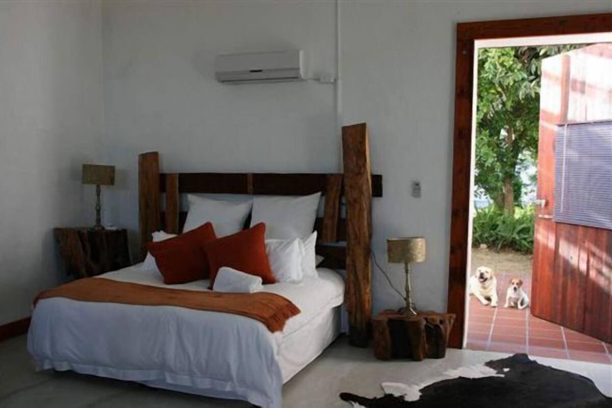 Ropa de cama de alta calidad, edredón, camas Select Comfort y minibar