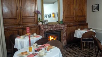 Lokale morgenmadsretter hver dag (14 EUR pr. person)