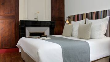 Comfort Double Room, 1 Queen Bed, City View | Egyptian cotton sheets, hypo-allergenic bedding, minibar