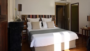 Egyptian cotton sheets, hypo-allergenic bedding, minibar