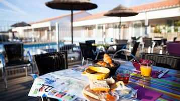 Daily buffet breakfast (EUR 14 per person)