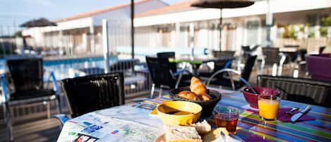 Frukostbuffé varje dag (EUR 14 per person)