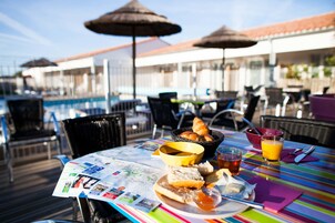 Daily buffet breakfast (EUR 14 per person)