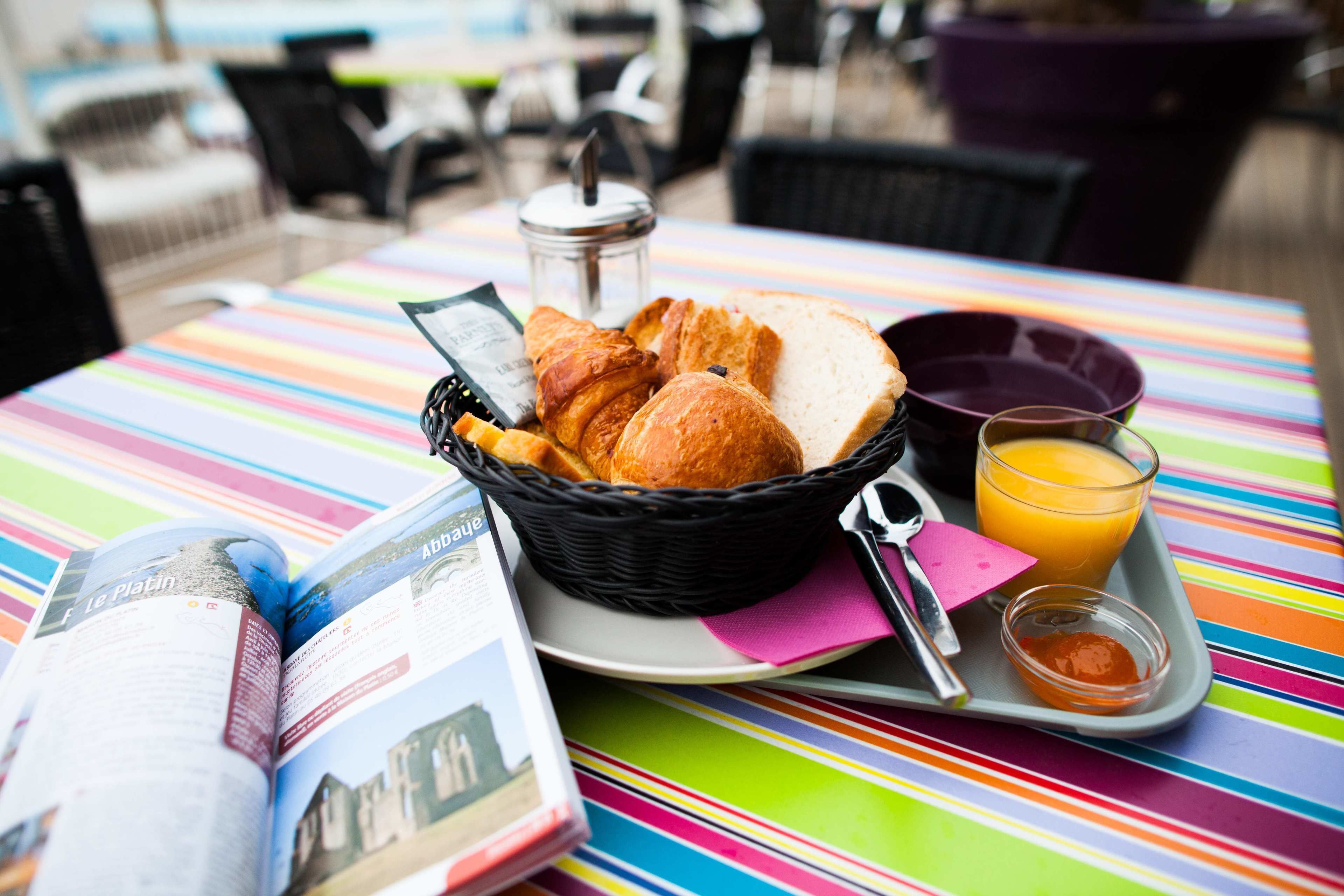 Daily buffet breakfast for a fee