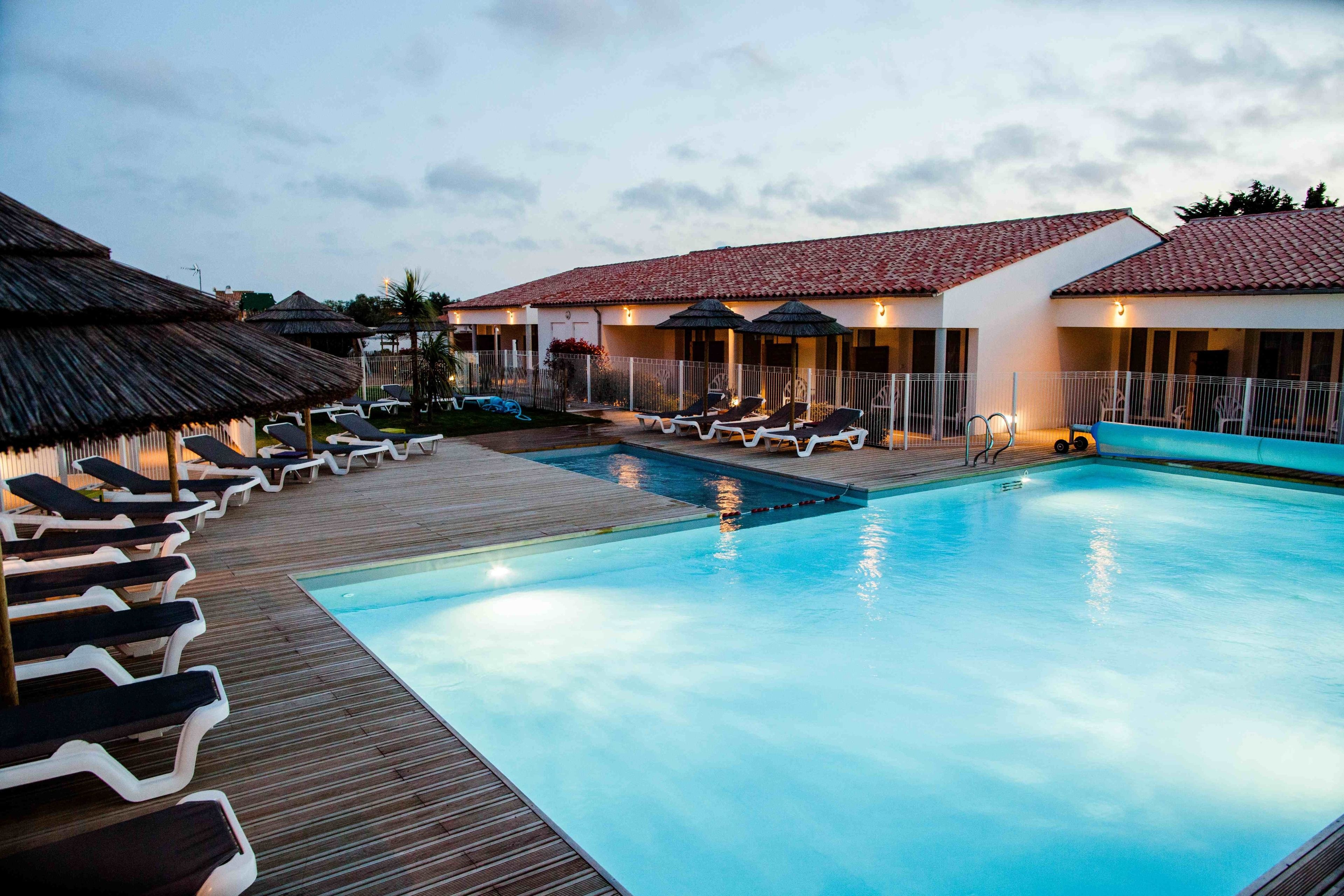 outdoor pool, pool loungers