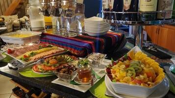 Petit déjeuner et dßner servis sur place
