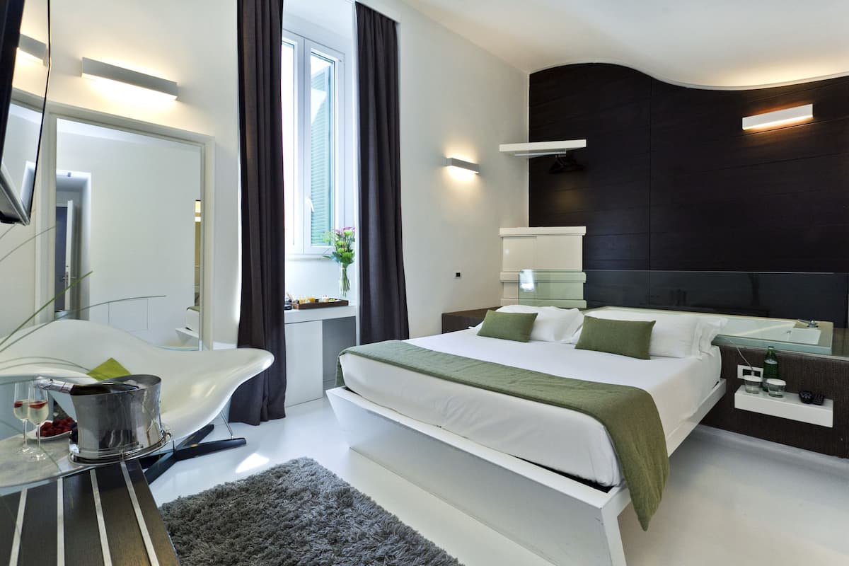 Suite | Egyptian cotton sheets, premium bedding, down duvets, minibar