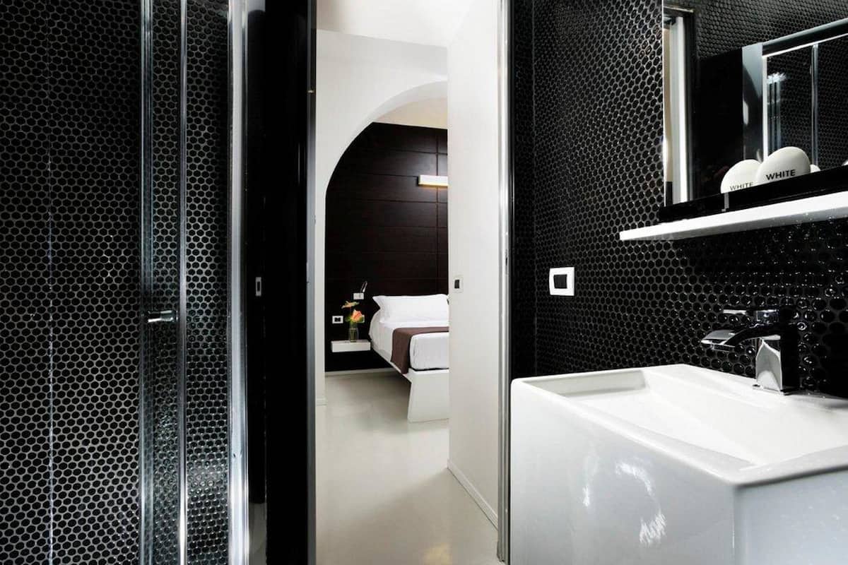 Rainfall showerhead, free toiletries, hair dryer, bidet