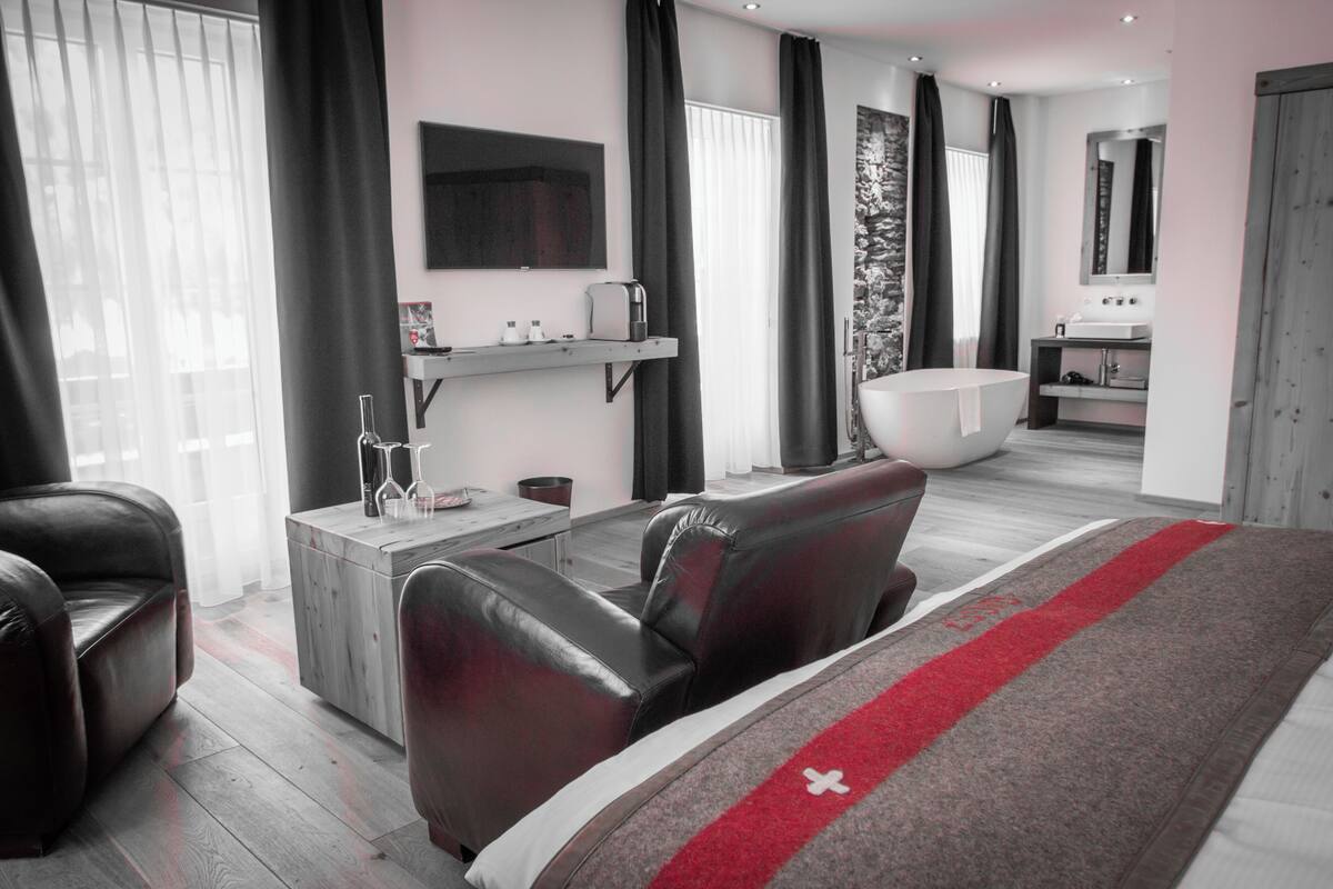 Superior Double Room, Balcony, Valley View | Hypo-allergenic bedding available, minibar, in-room safe
