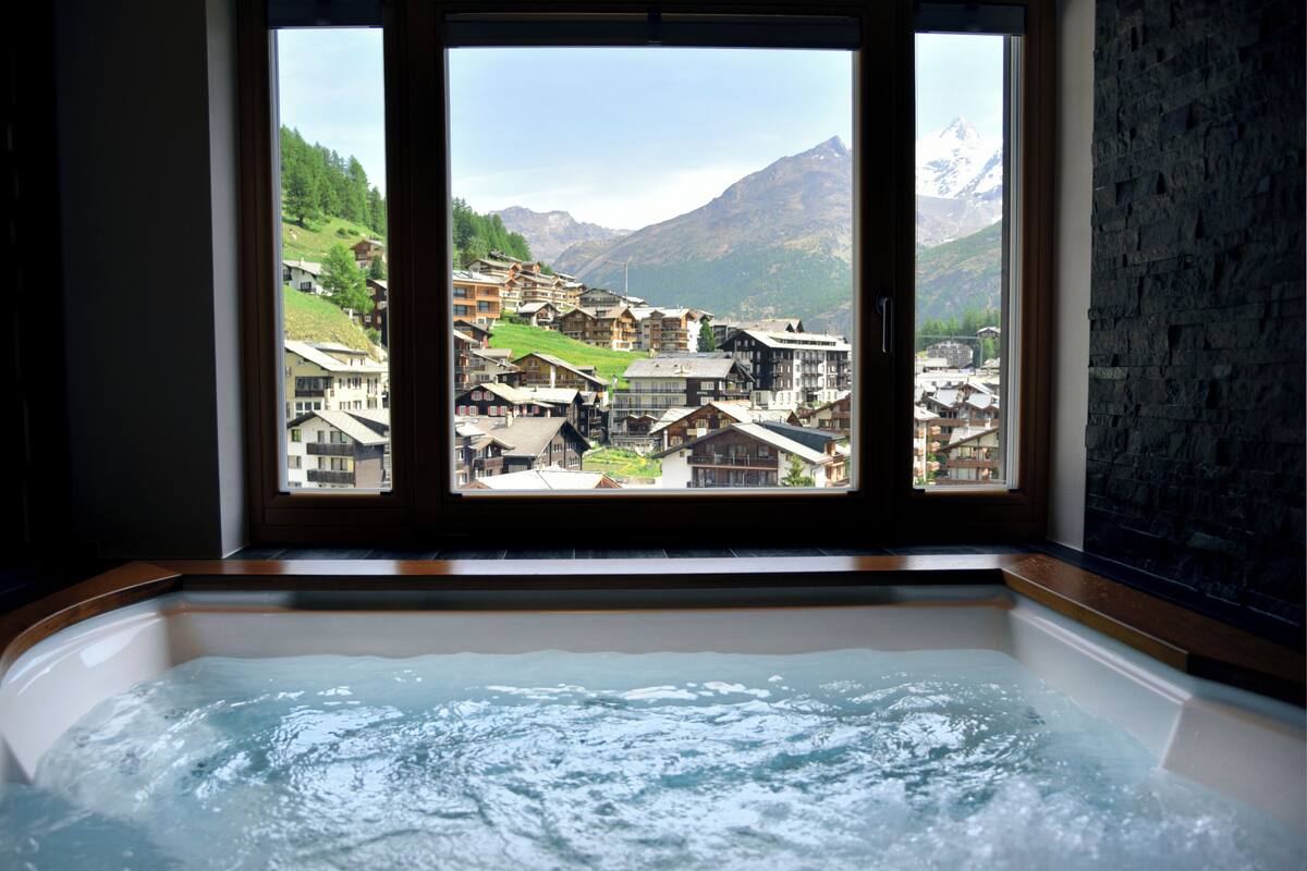 Deluxe Suite, Mountain View | Hypo-allergenic bedding available, minibar, in-room safe