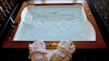 Deluxe Suite, Mountain View | Hypo-allergenic bedding available, minibar, in-room safe