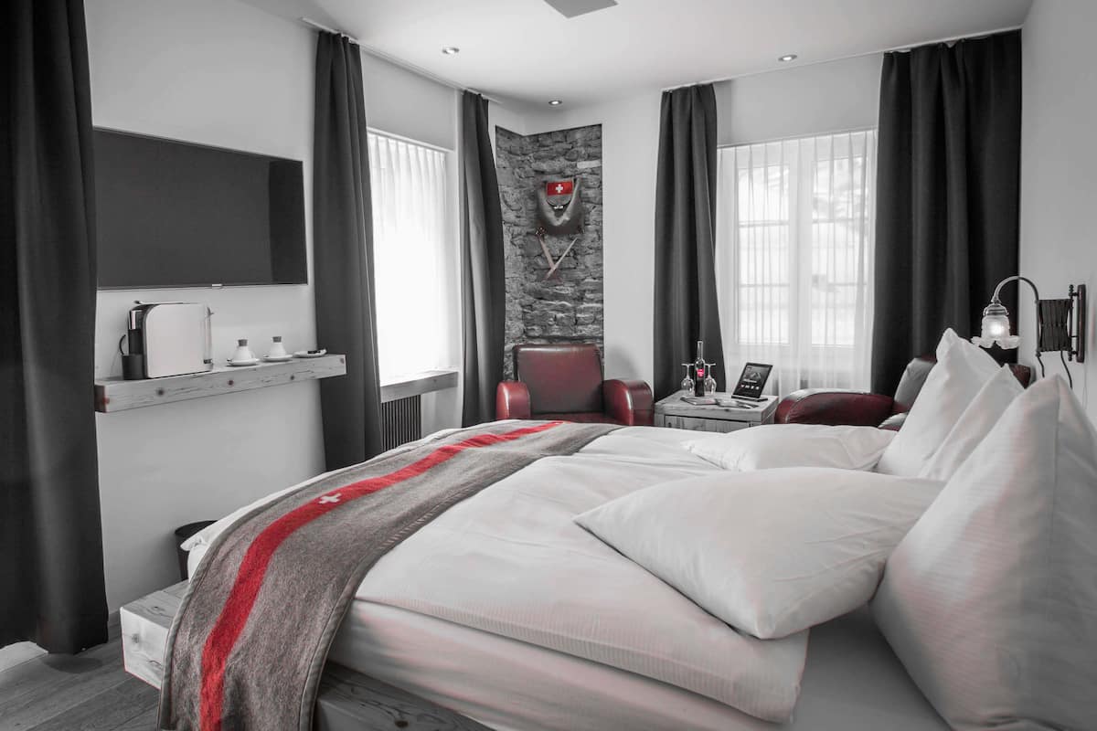 Standard Double Room | Hypo-allergenic bedding, minibar, in-room safe, desk