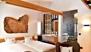 Hypo-allergenic bedding, minibar, in-room safe, desk - The Dom Hotel (Saas-Fee)