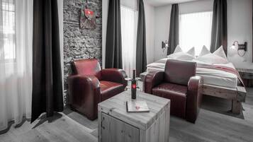 Ropa de cama hipoalergénica, minibar, caja fuerte y cortinas opacas