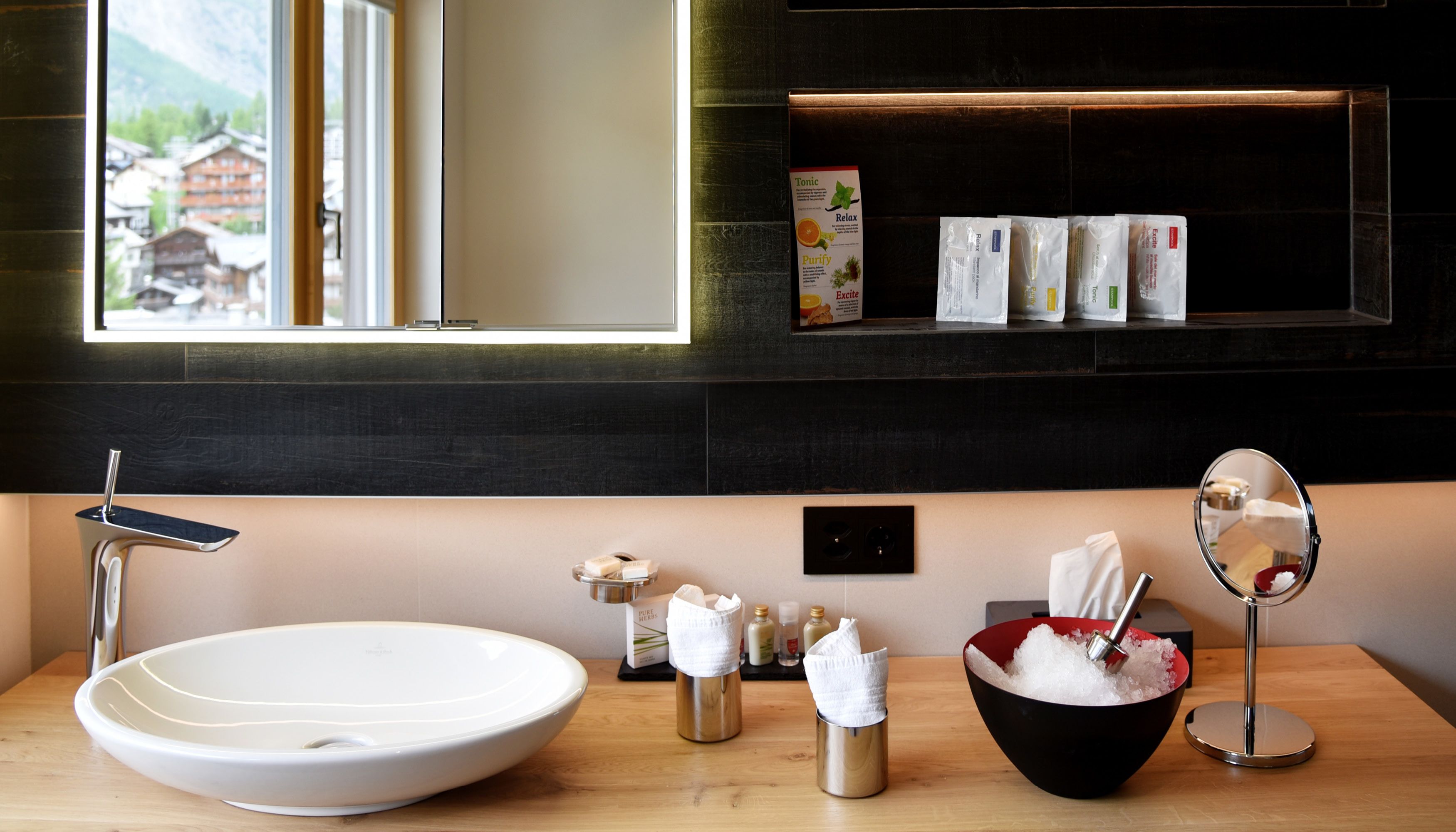 superior double room (wellness) | bathroom sink