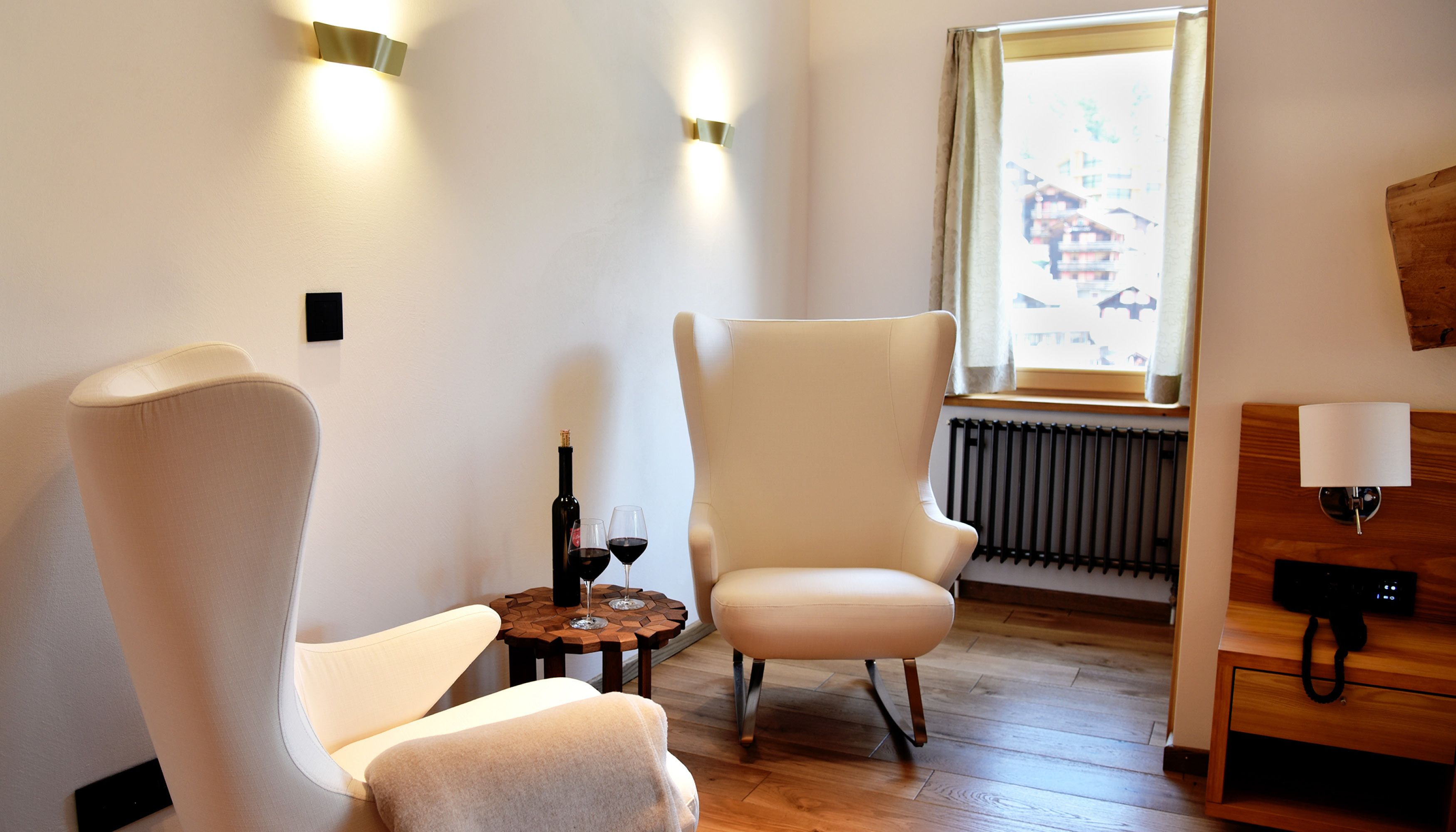 superior double room (wellness) | living area | tv