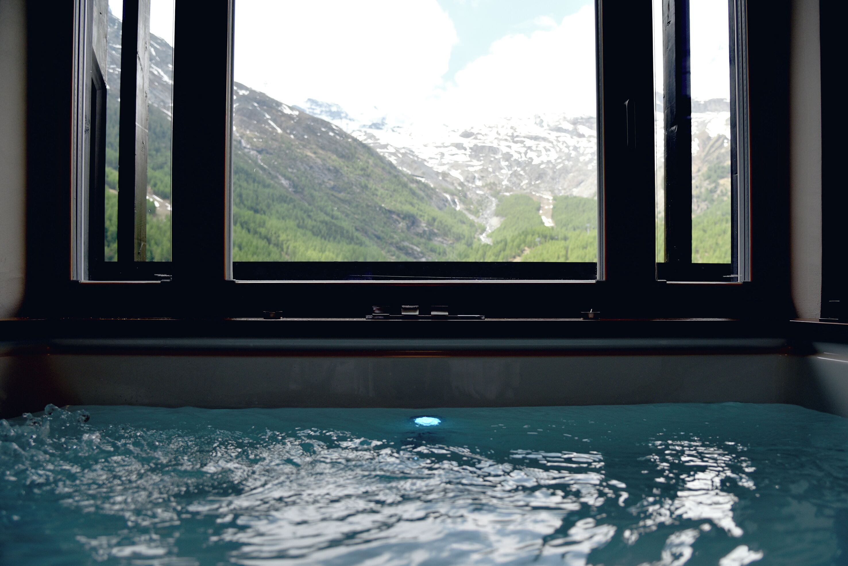 Superior Suite, Balcony, Mountain View | Bathroom amenities | Rainfall showerhead, designer toiletries, hair dryer, bathrobes
