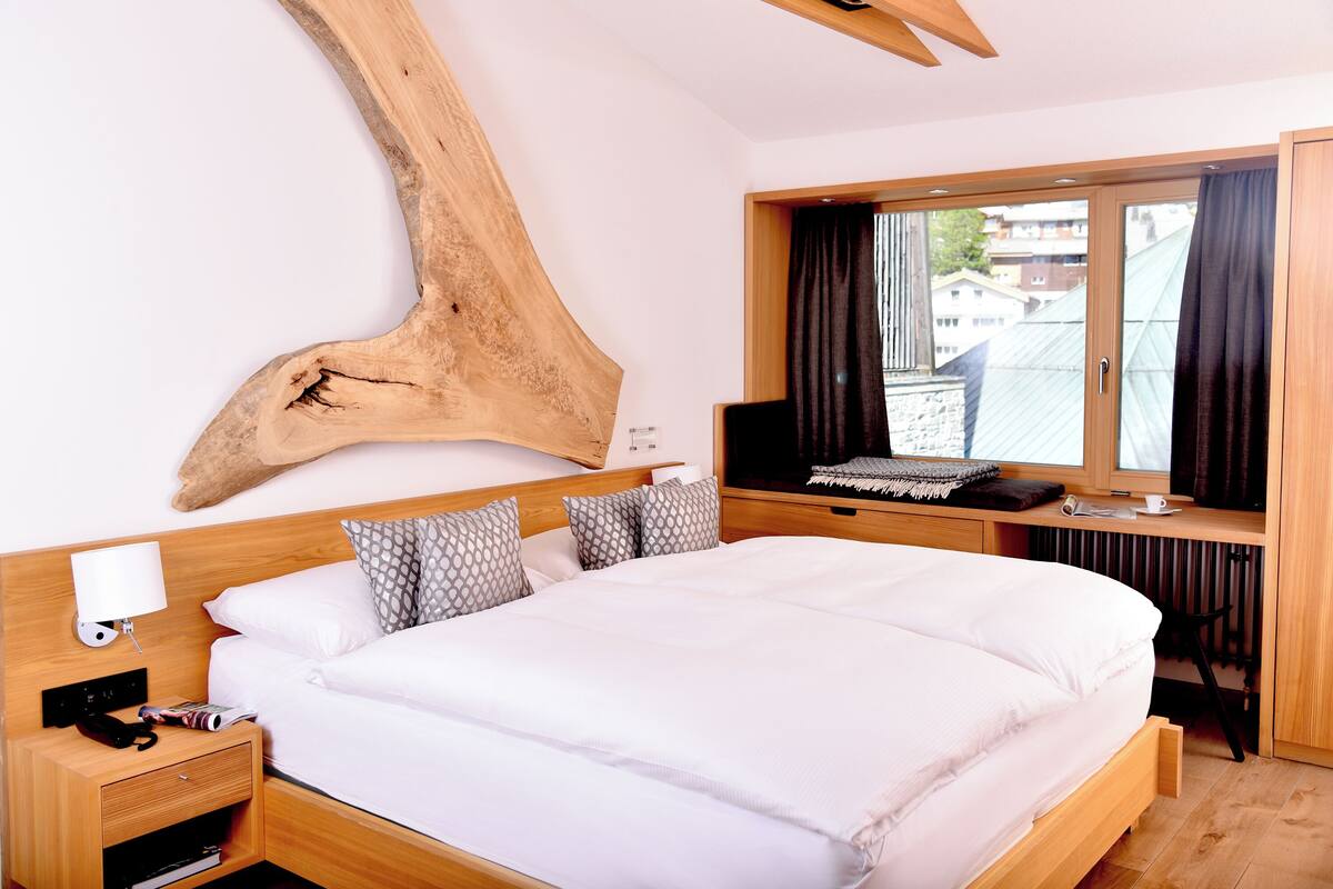 Deluxe Double Room, Valley View | Hypo-allergenic bedding available, minibar, in-room safe