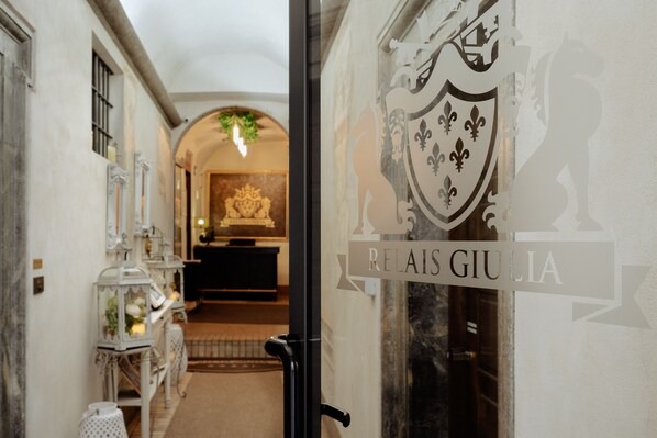 Property entrance - Relais Giulia (Rome)