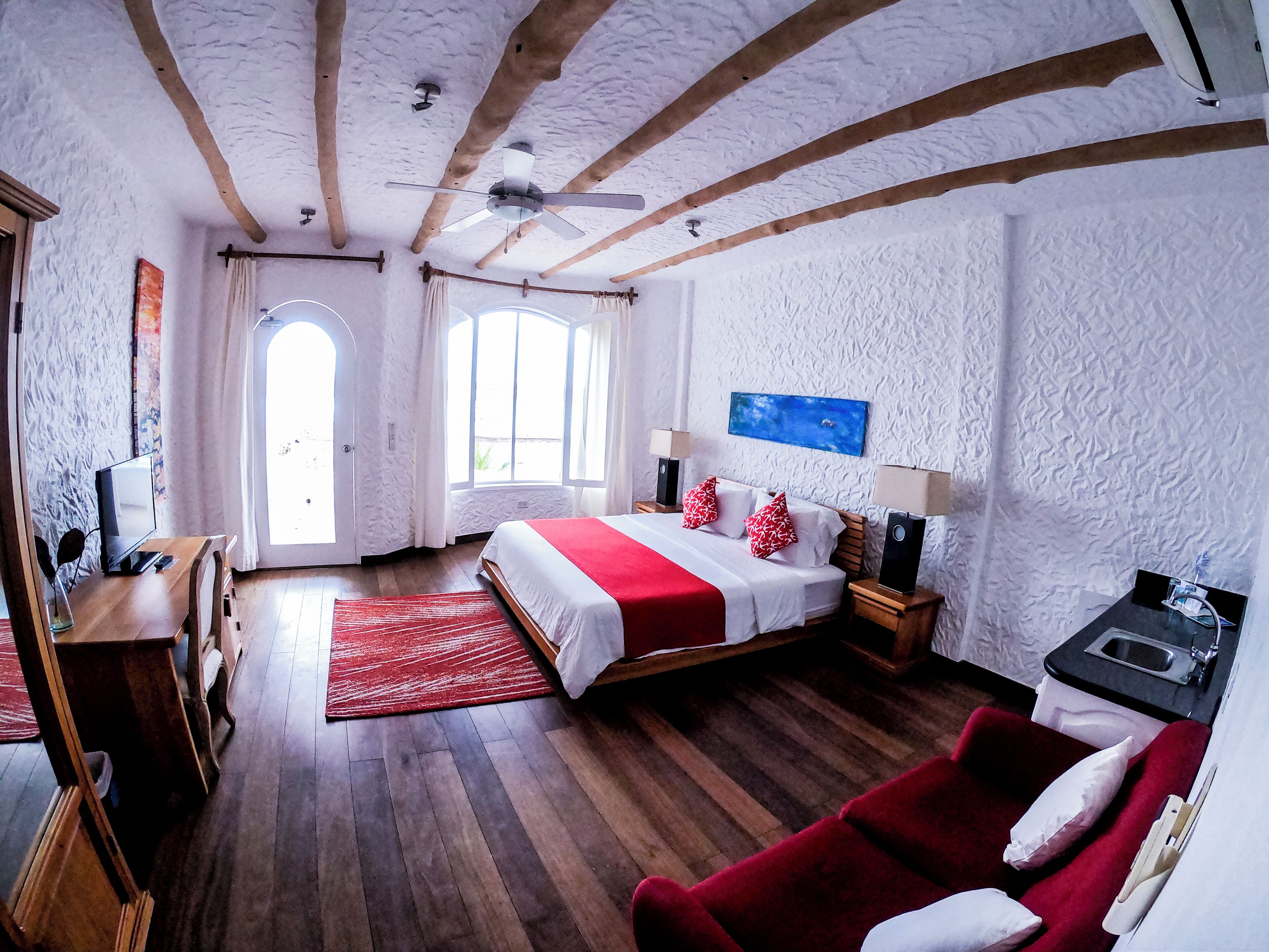 superior double room, sea view | 1 bedroom, premium bedding, minibar, in-room safe