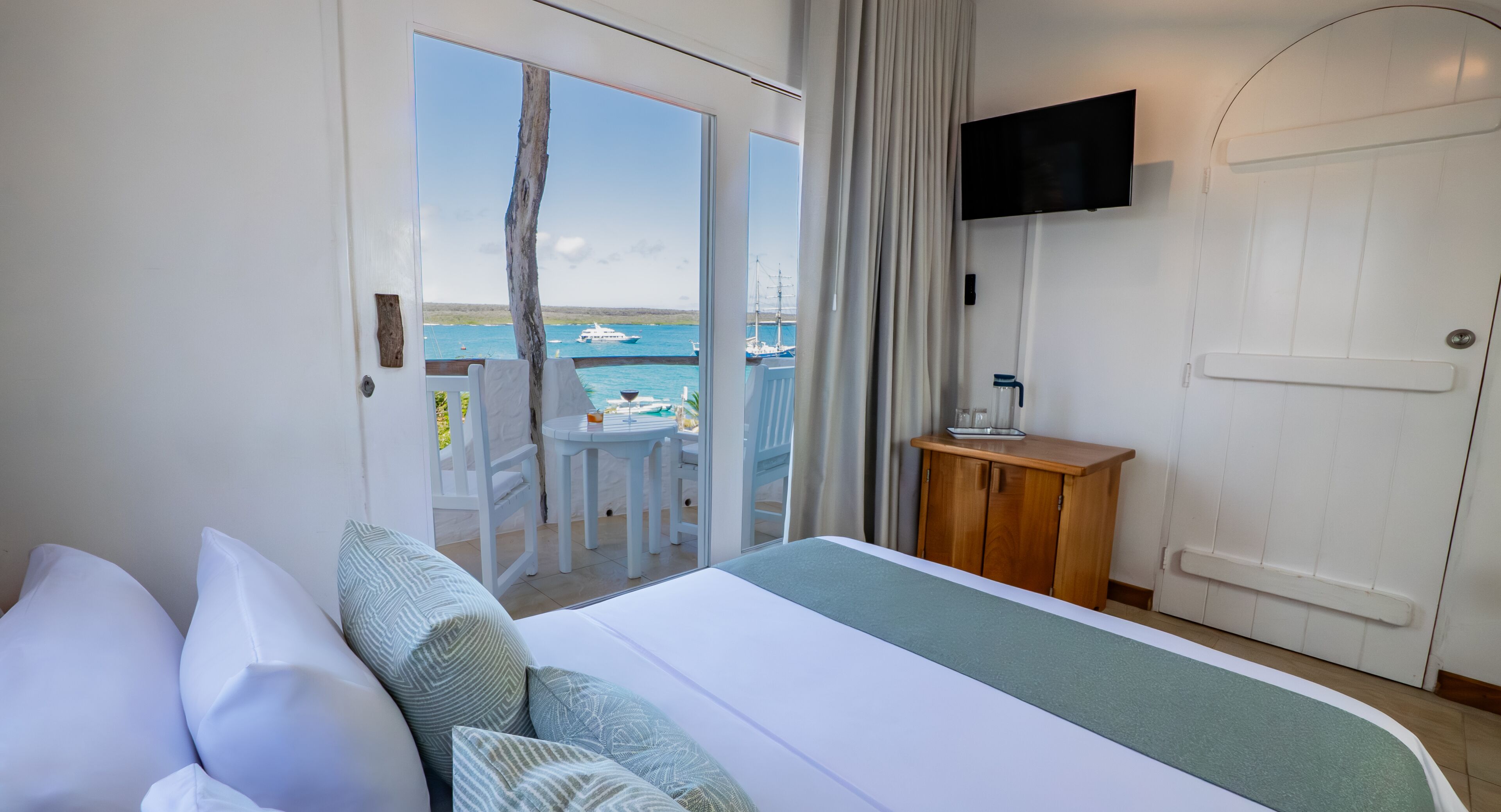 标准双人房, 1 张大床, 海洋景观 | 高档床上用品、客房内保险箱、特色装修、办公桌