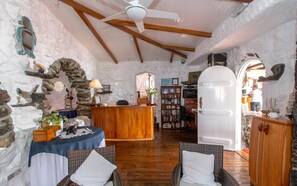 Interior - Angermeyer Waterfront Inn (Puerto Ayora)