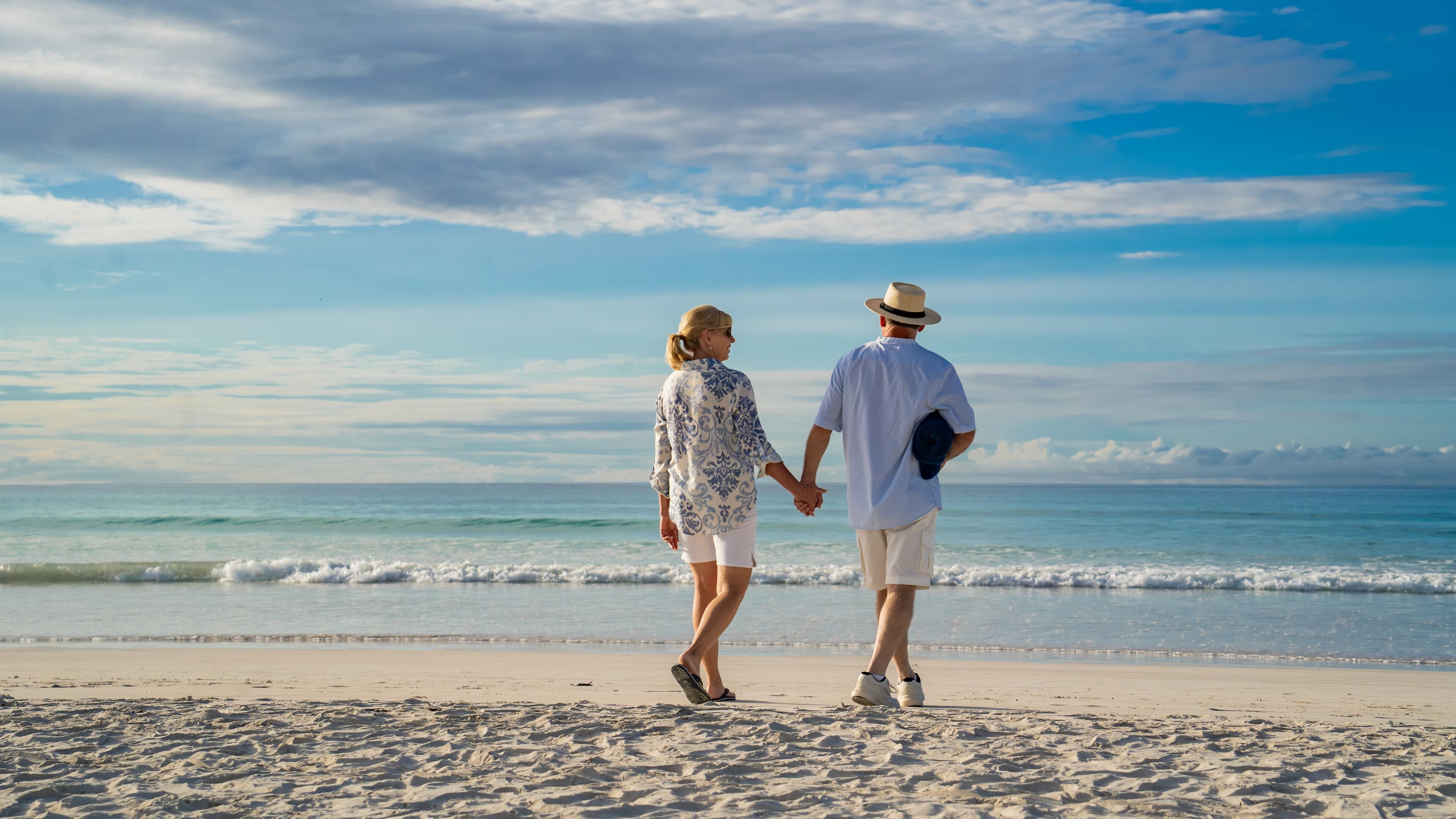 Beach nearby, white sand, beach towels