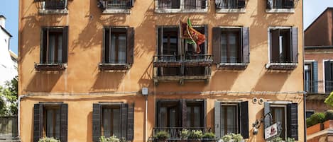 Fachada de la propiedad