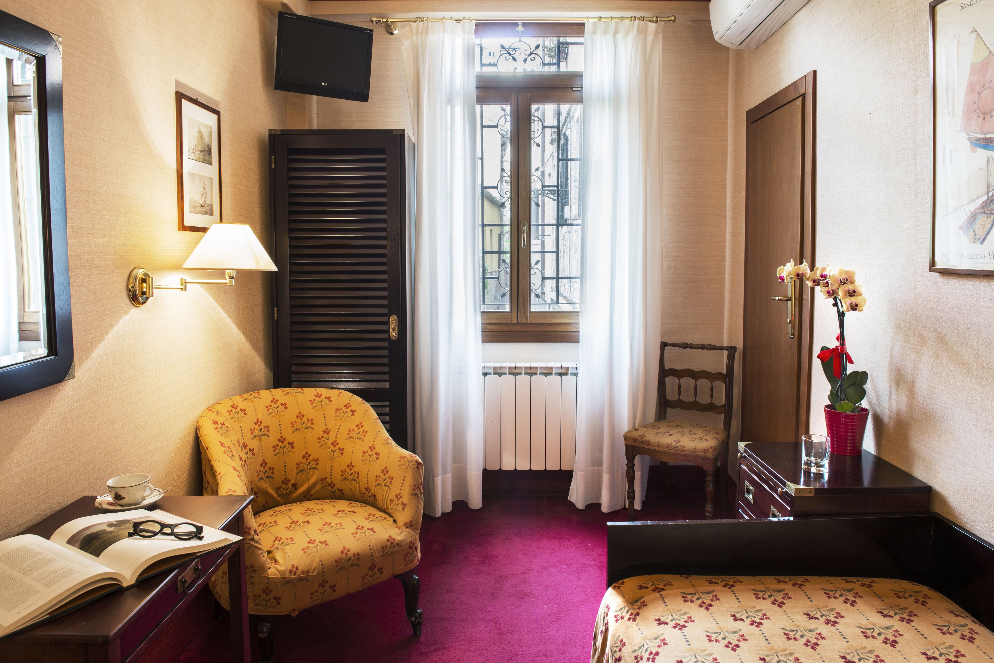 standard single room | down duvets, free minibar items, in-room safe, blackout curtains