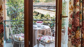 Suite Junior, terrasse, vue jardin | Vue de la chambre