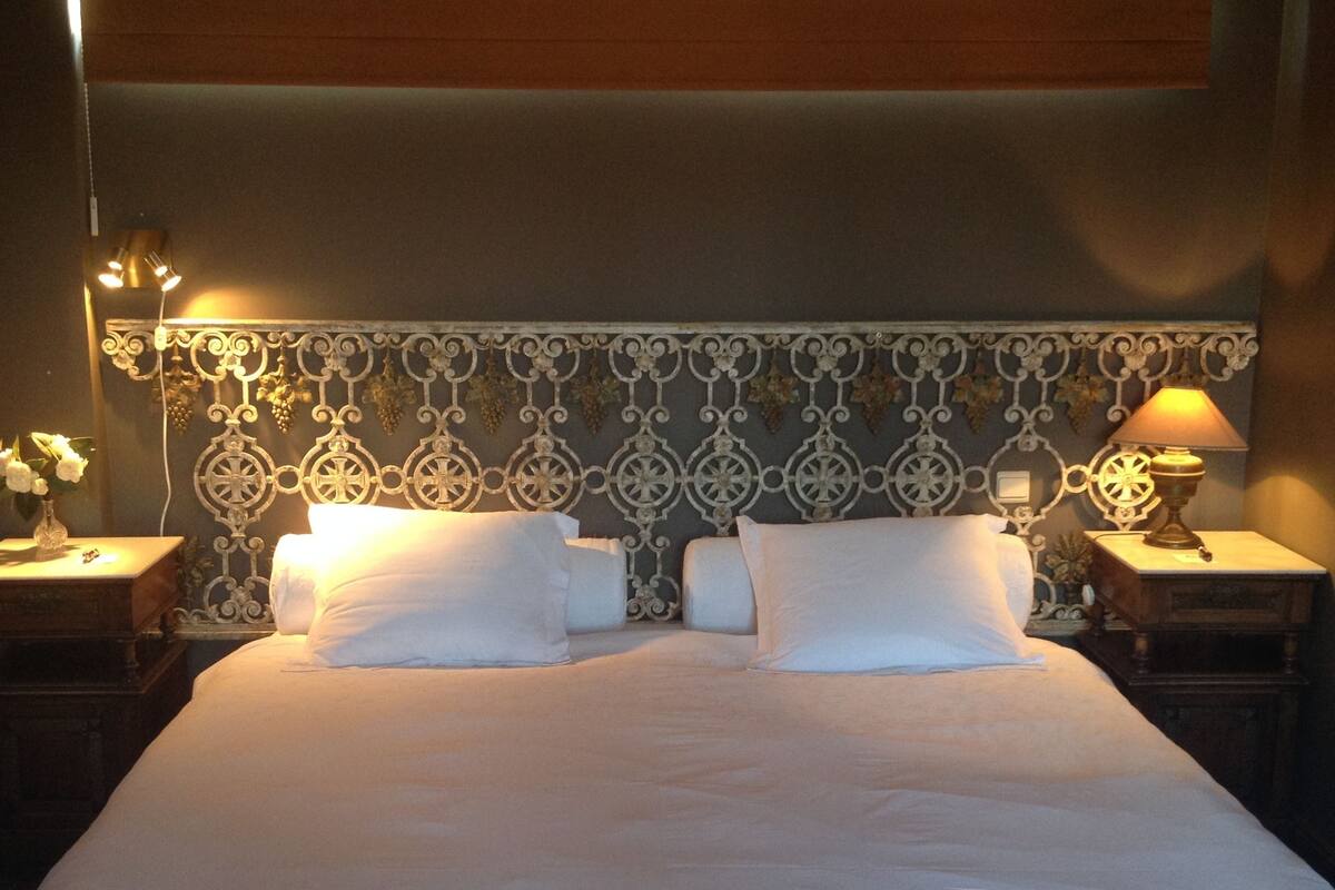 Camera Deluxe con letto matrimoniale o 2 letti singoli, vista giardino | Minibar, con stile personalizzato, con arredamento individuale