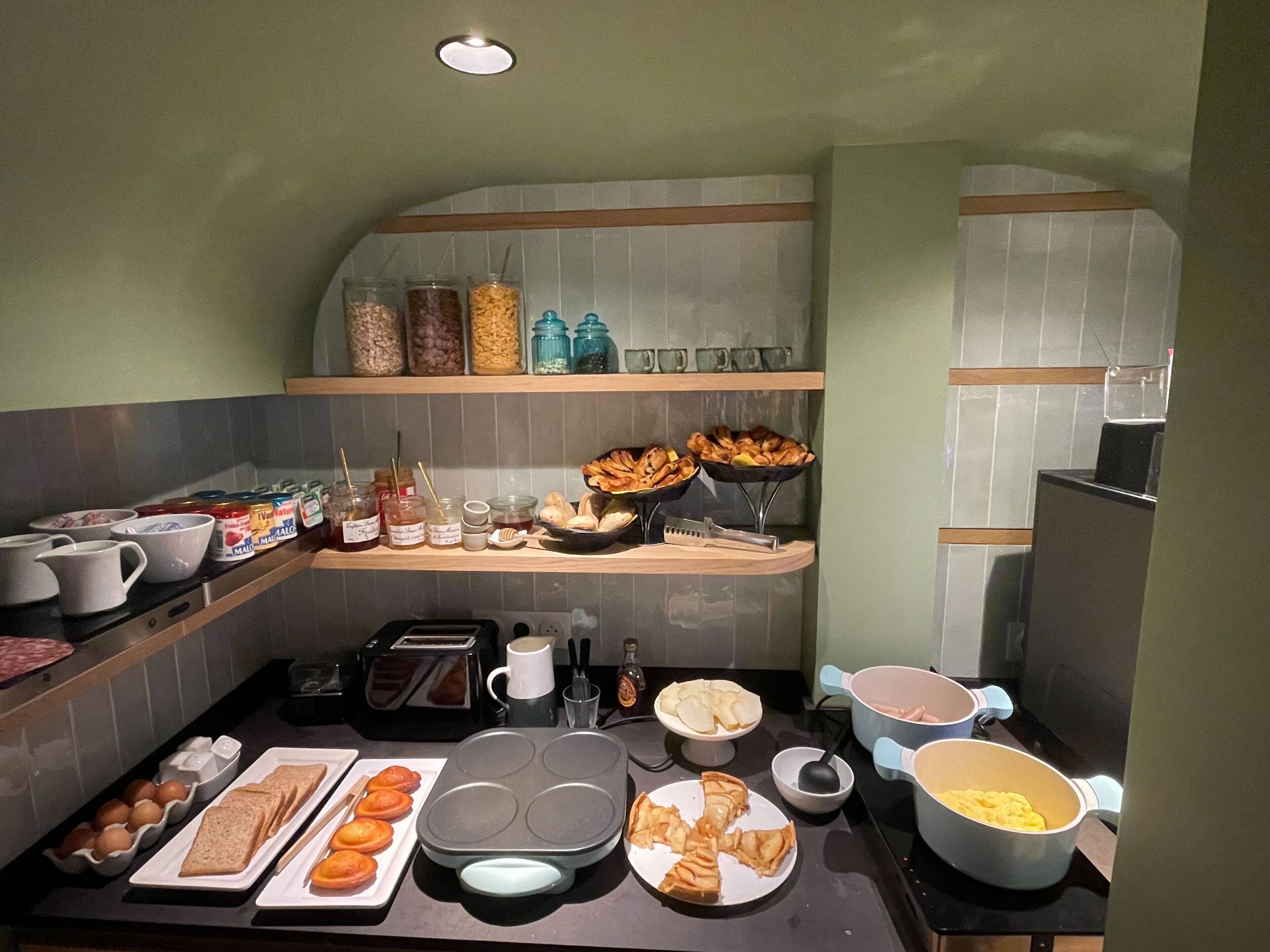 daily buffet breakfast (eur 14 per person)