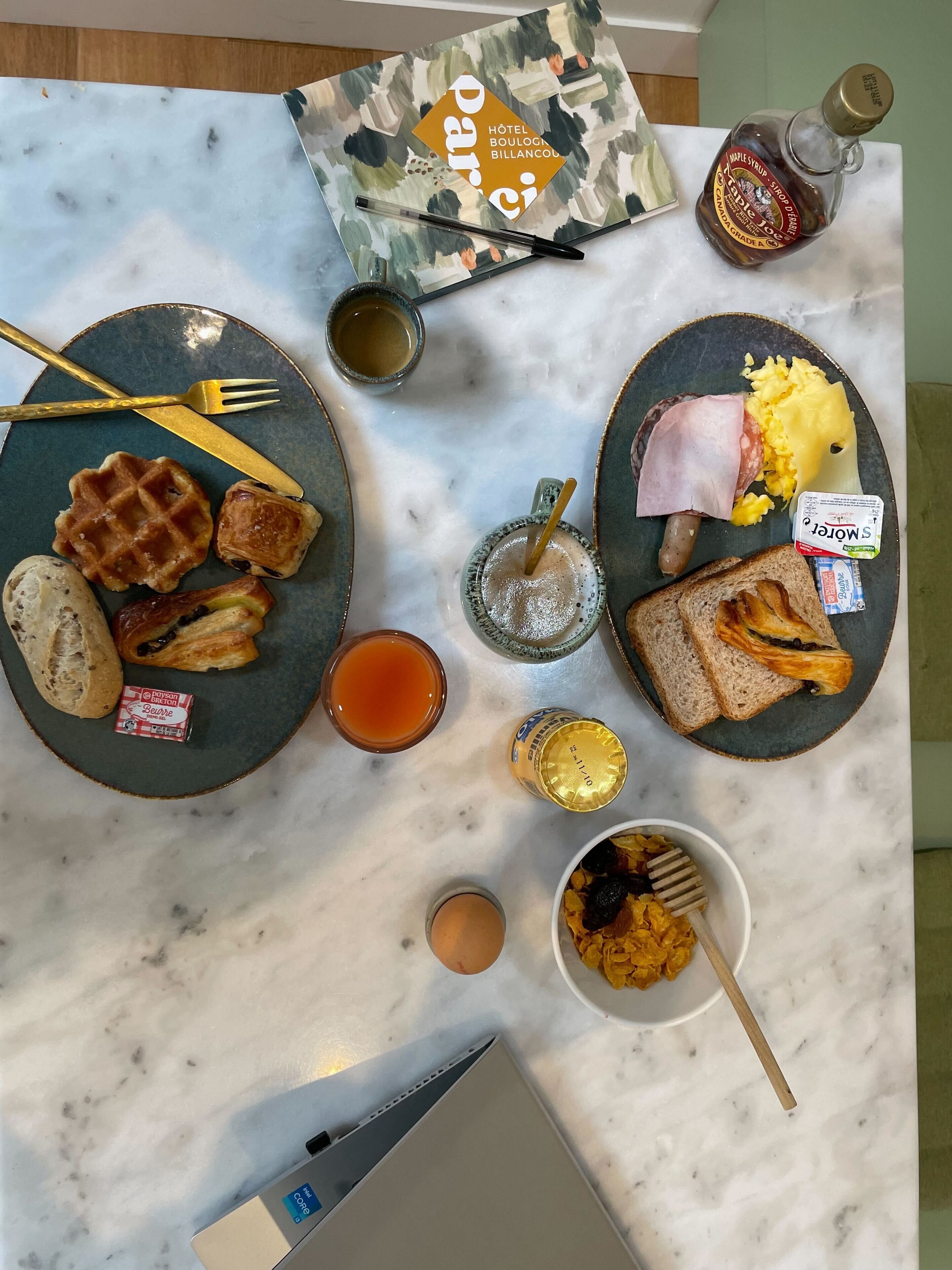 daily buffet breakfast (eur 14 per person)