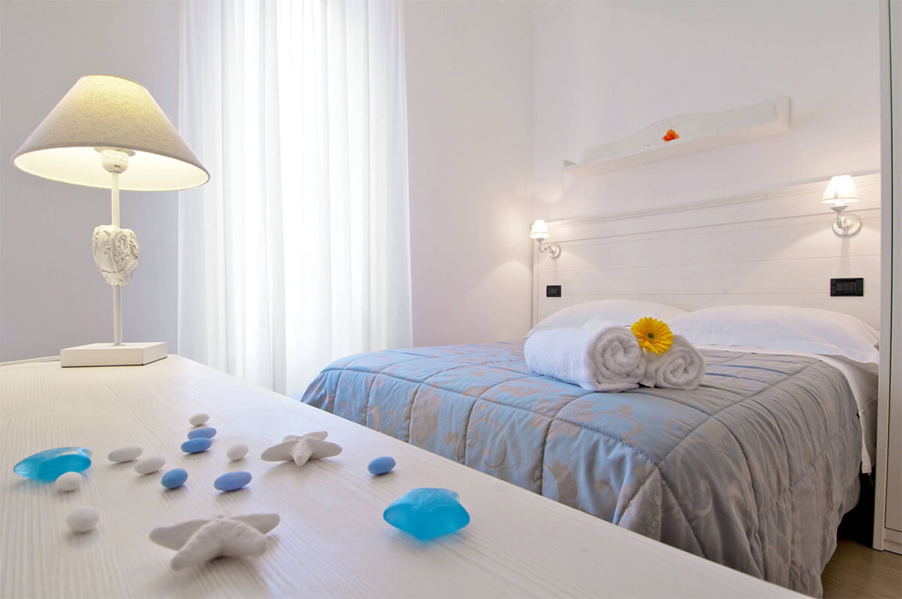 Camera Economy, 1 letto queen | Biancheria da letto di alta qualità, una cassaforte in camera