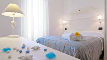 Camera Economy, 1 letto queen | Biancheria da letto di alta qualità, una cassaforte in camera