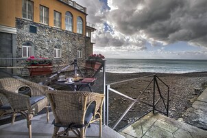 Una playa cerca, camas de playa gratis, toallas de playa