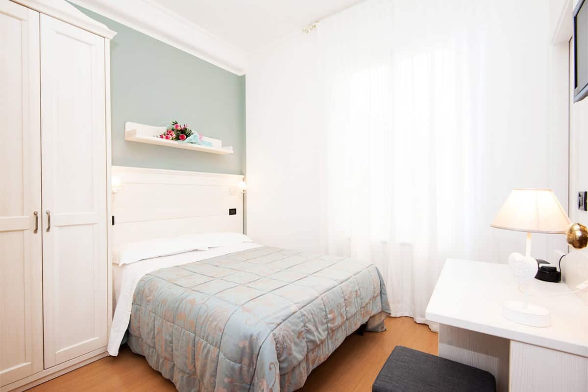 Economy Room, 1 Queen Bed