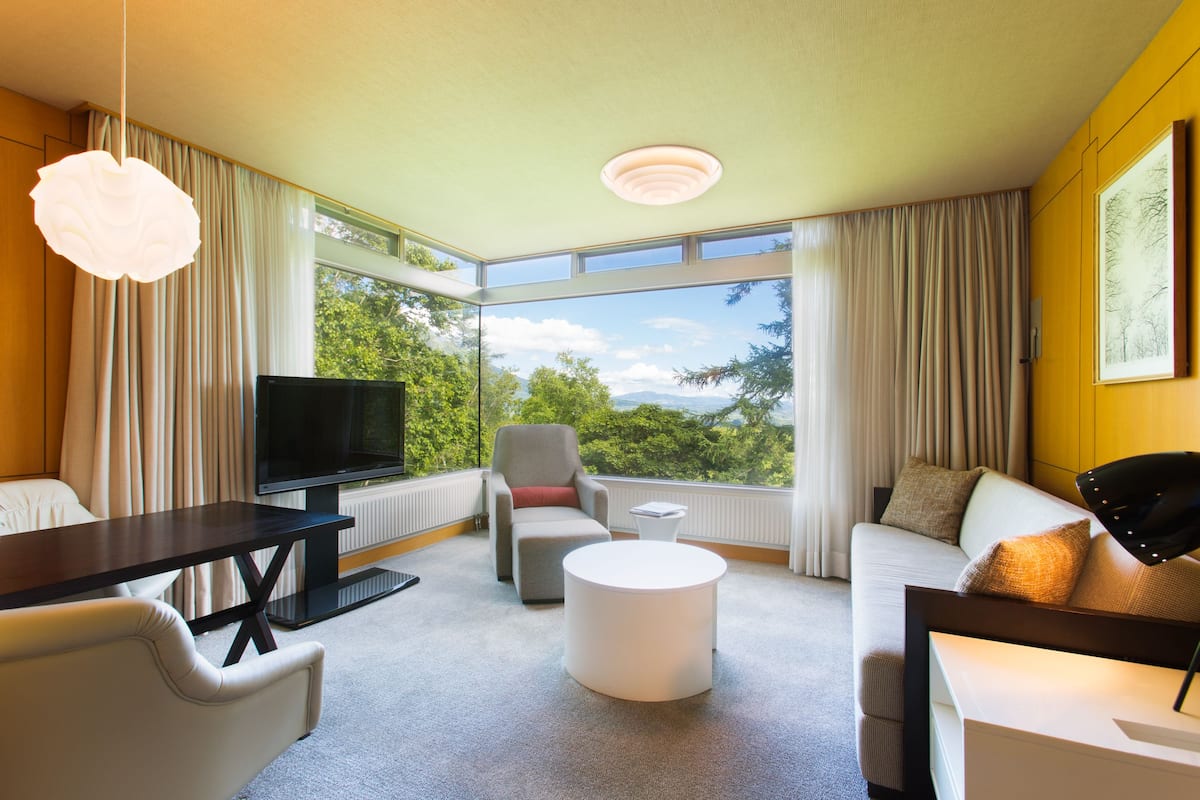 Corner Suite Room | In-room safe, desk, rollaway beds, free WiFi