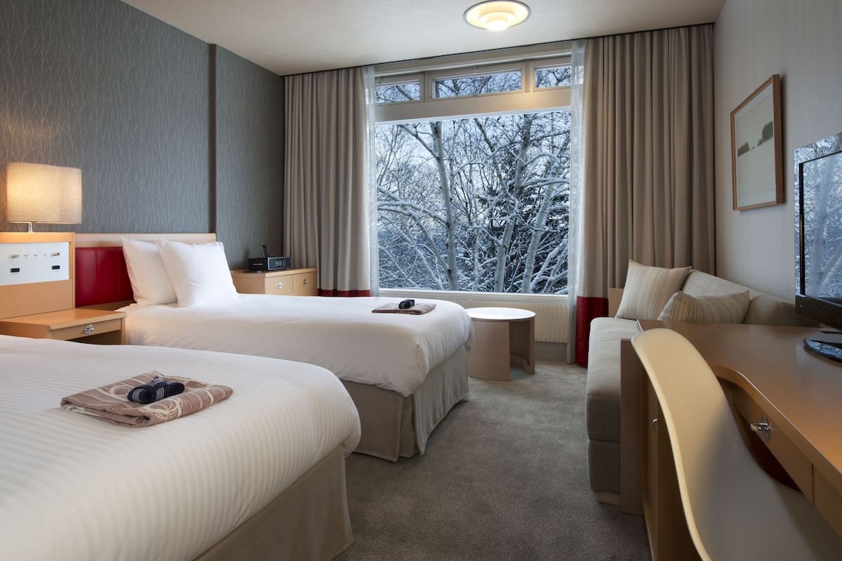 deluxe twin room | in-room safe, desk, rollaway beds, free wifi