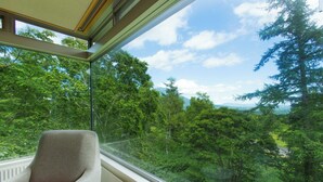 Corner Suite Room | Peti besi dalam bilik, meja, katil lipat simpan/tambahan, Wi-fi percuma 
