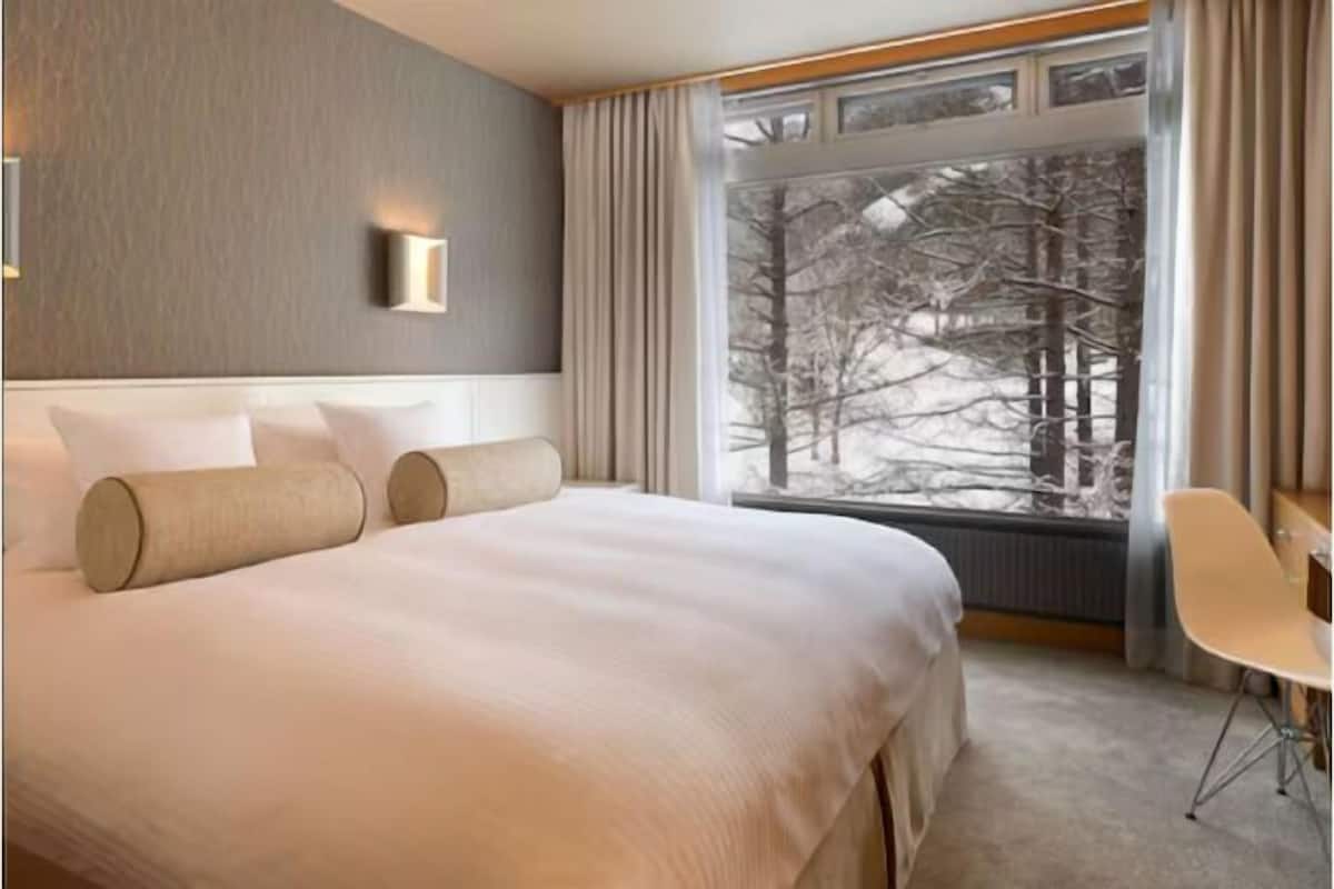 Zimmersafe, Schreibtisch, Zustellbetten, kostenloses WLAN